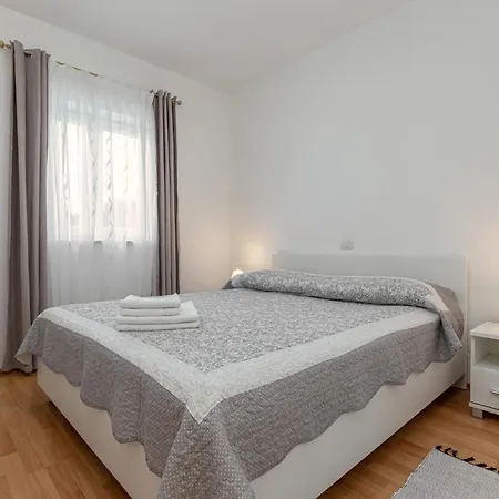 Koraca B4 * Kirmenjak